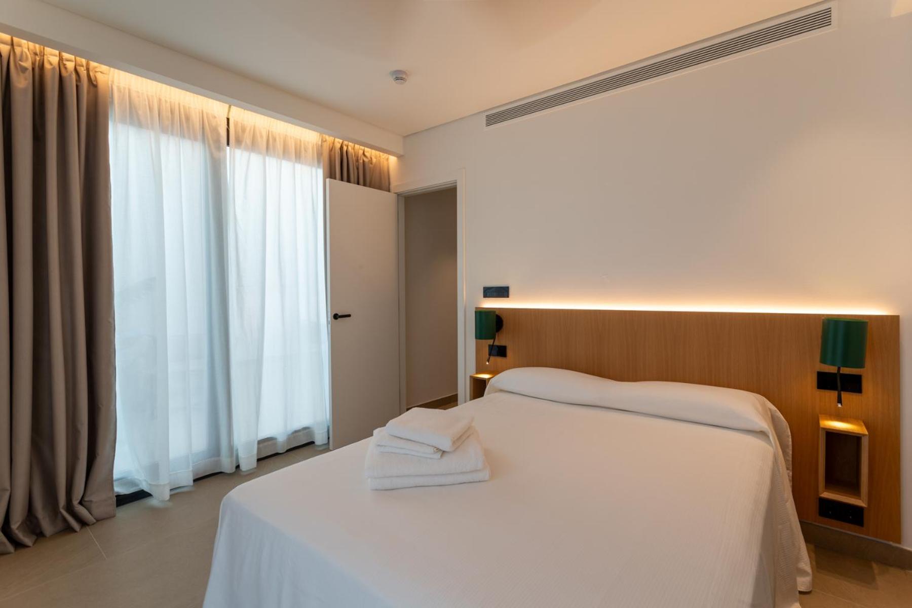 Hotel Apartamentos Hamus Conil De La Frontera Esterno foto